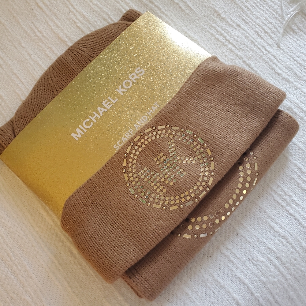 Michael kors hat & scarf NWT 😍 - Picture 2 of 5
